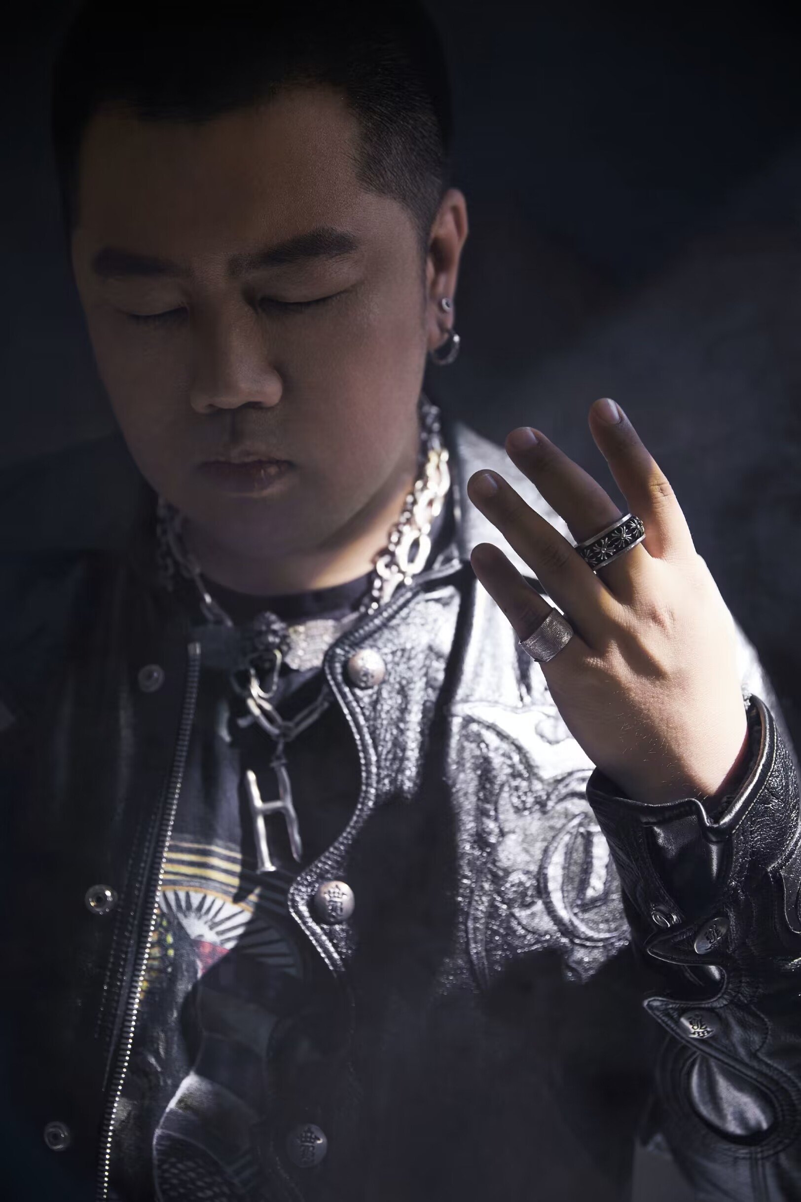 TYoung Hu image
