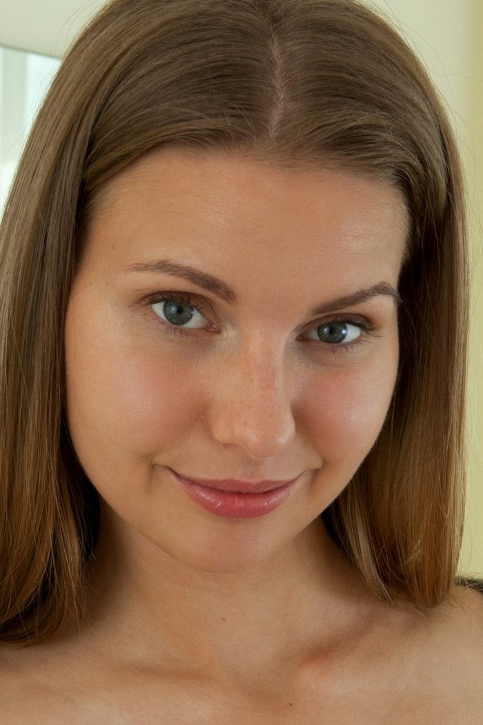 Lara Sugar image
