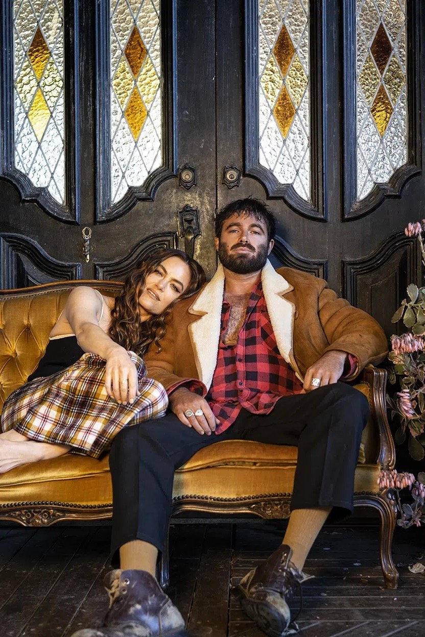 Angus & Julia Stone image