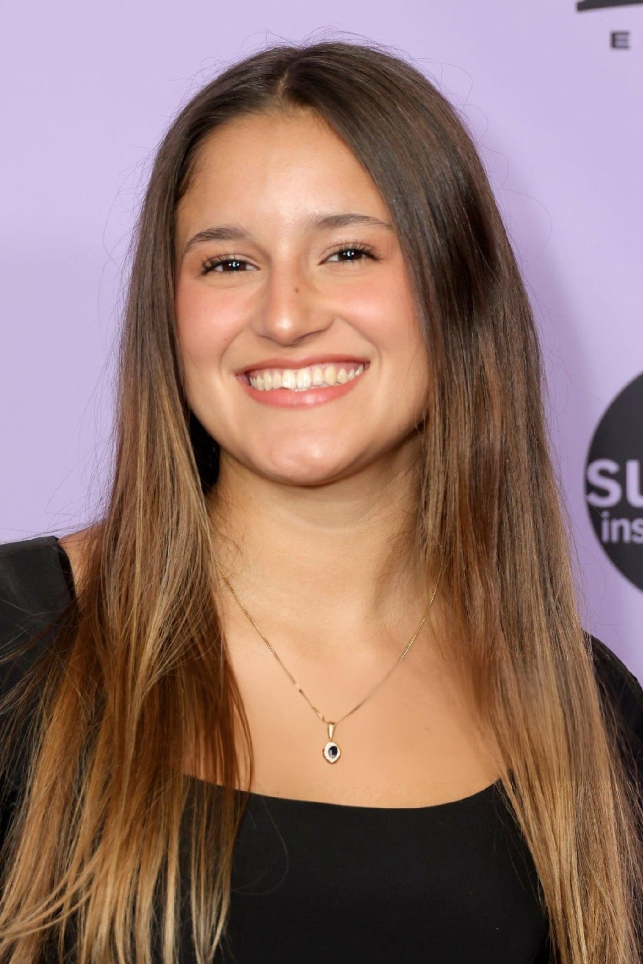 Luana Vega image