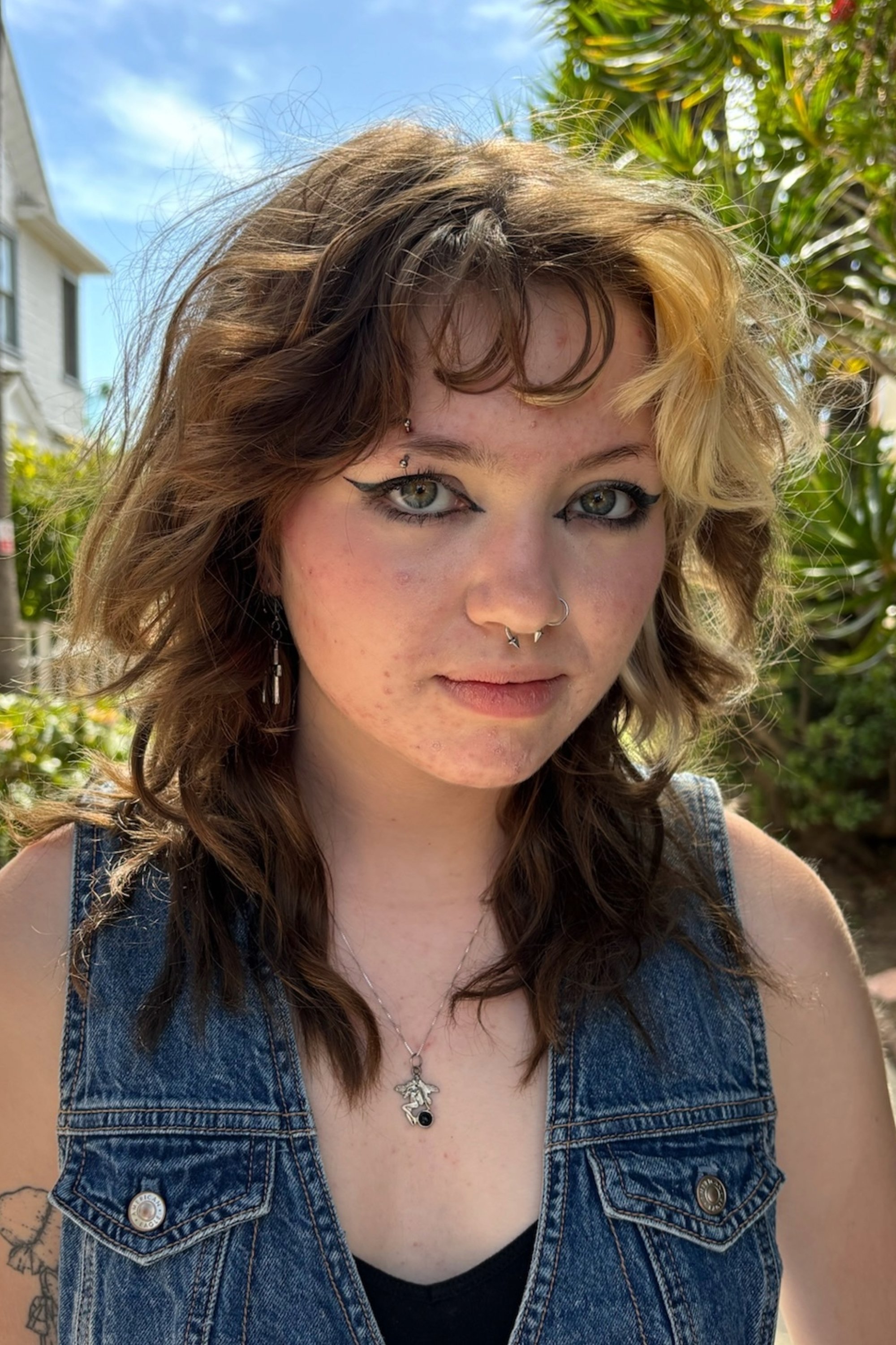 Claire Geare image