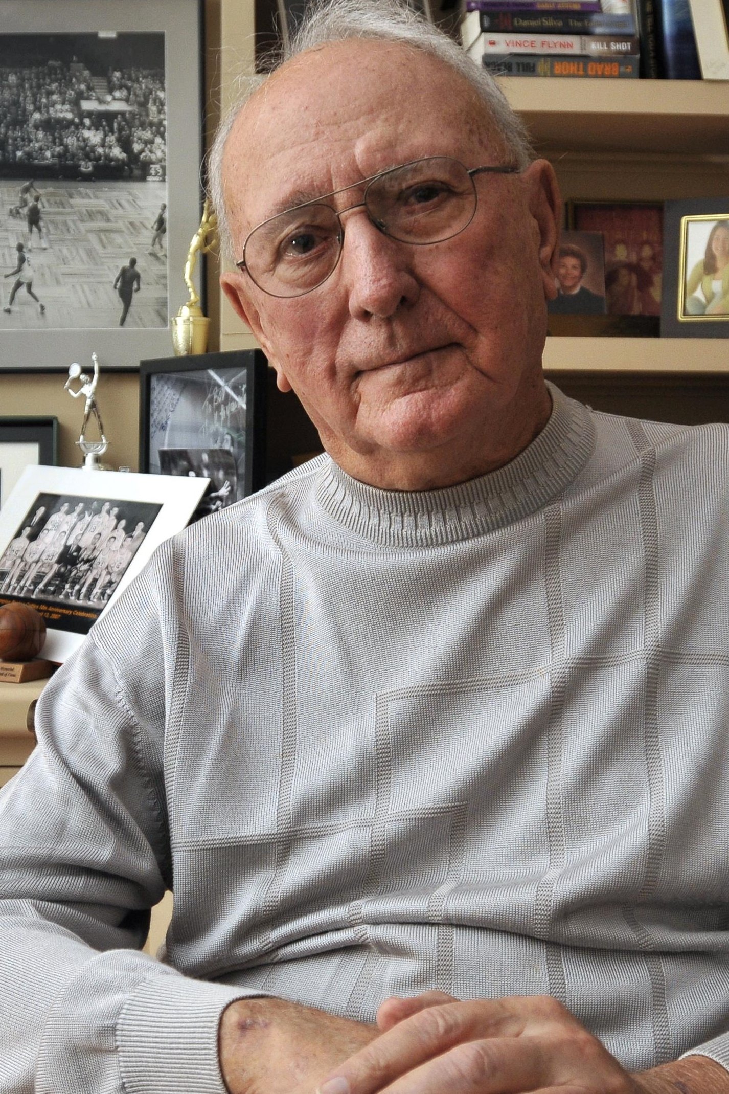 Bob Cousy image