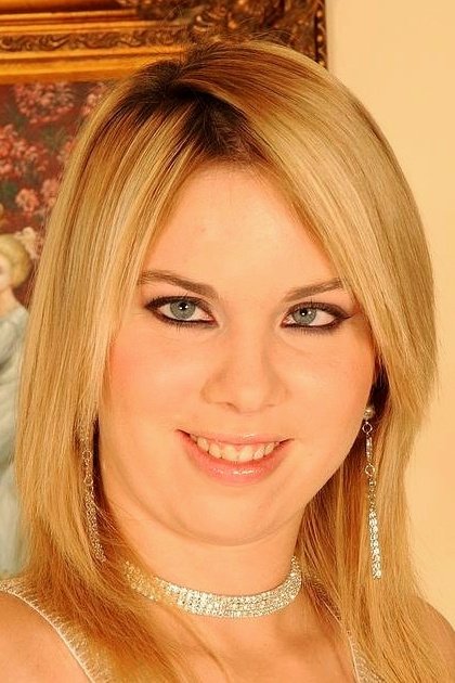 Chloe Bright image