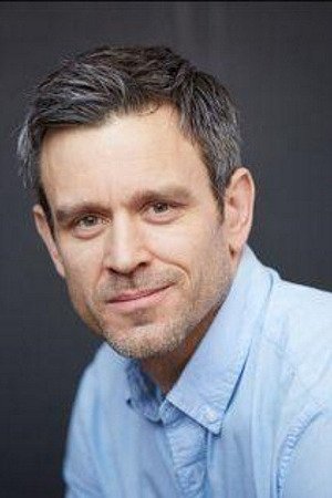 Simon MacLean image