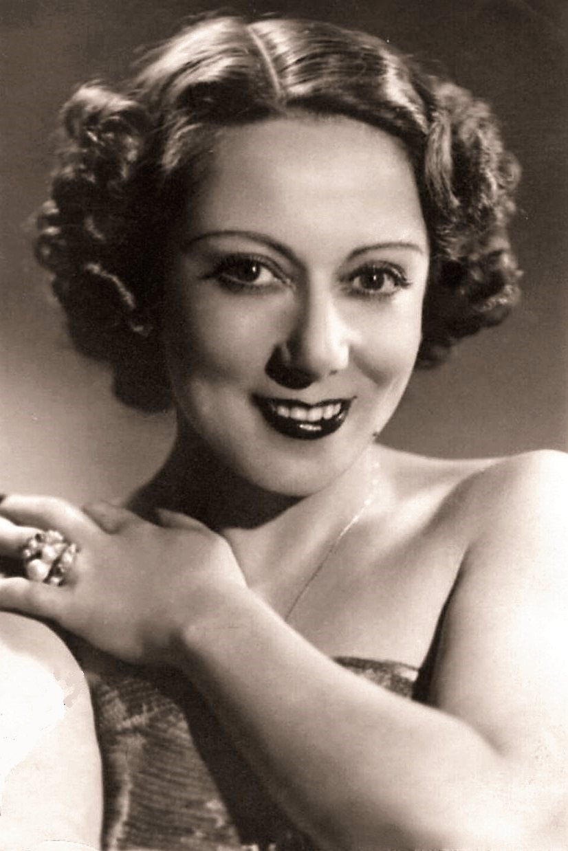 Laura Pinillos image