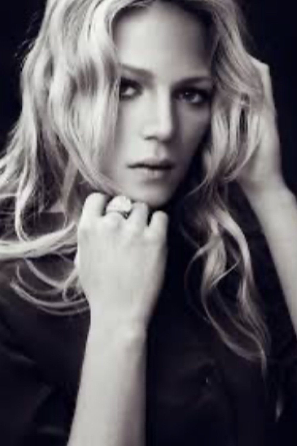 Emma Bell image