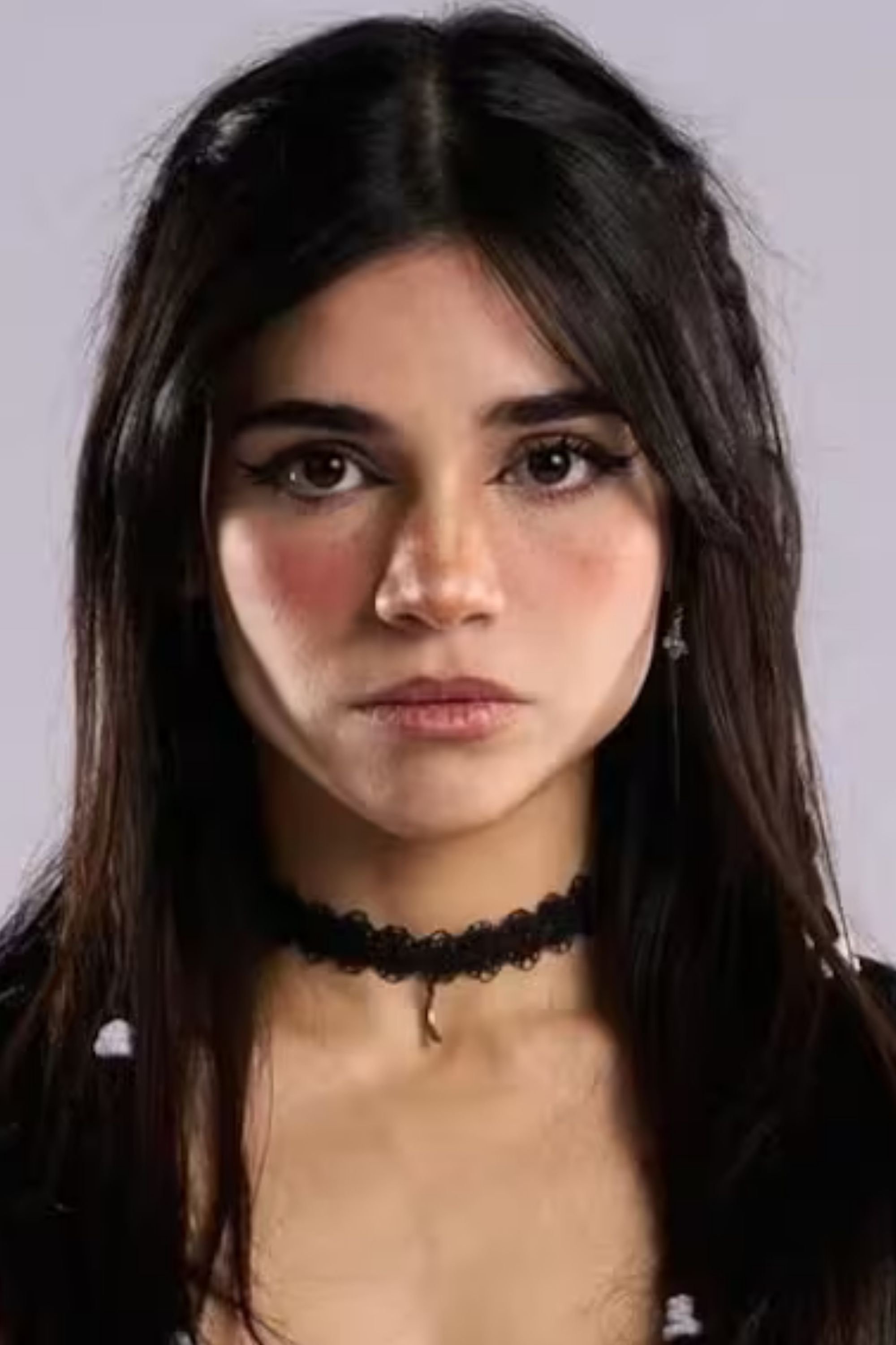Alana Flores image