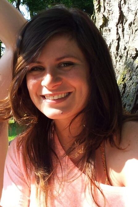 Julia Correa image