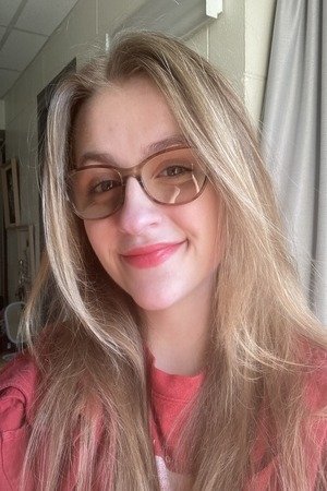 Anna Evans image