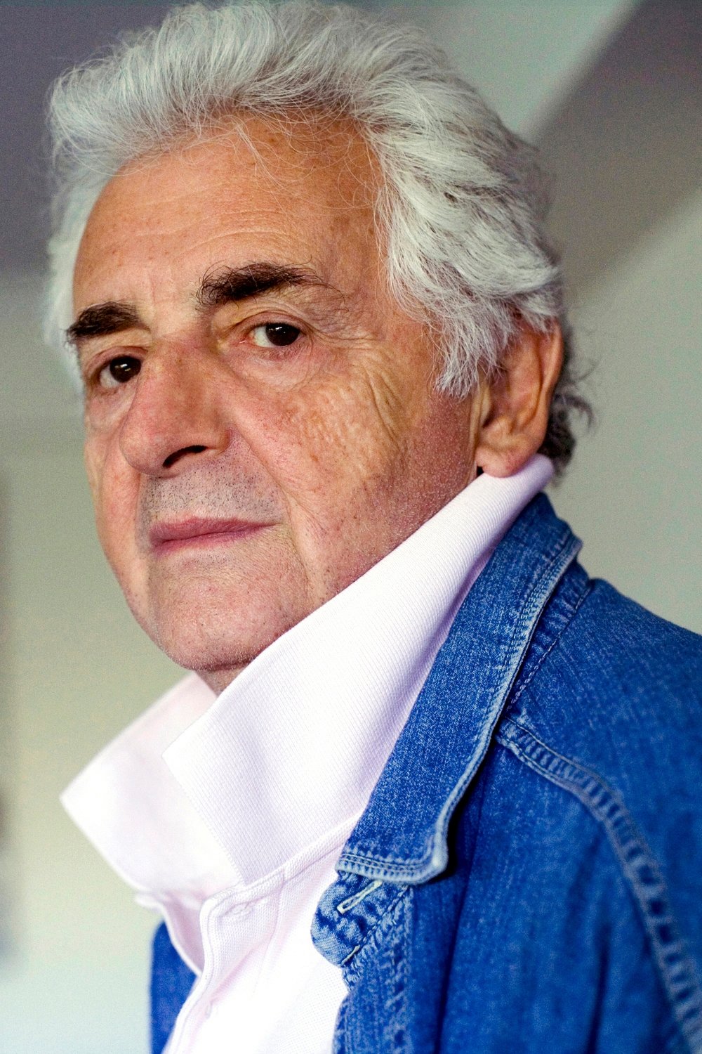 Harry Benson image