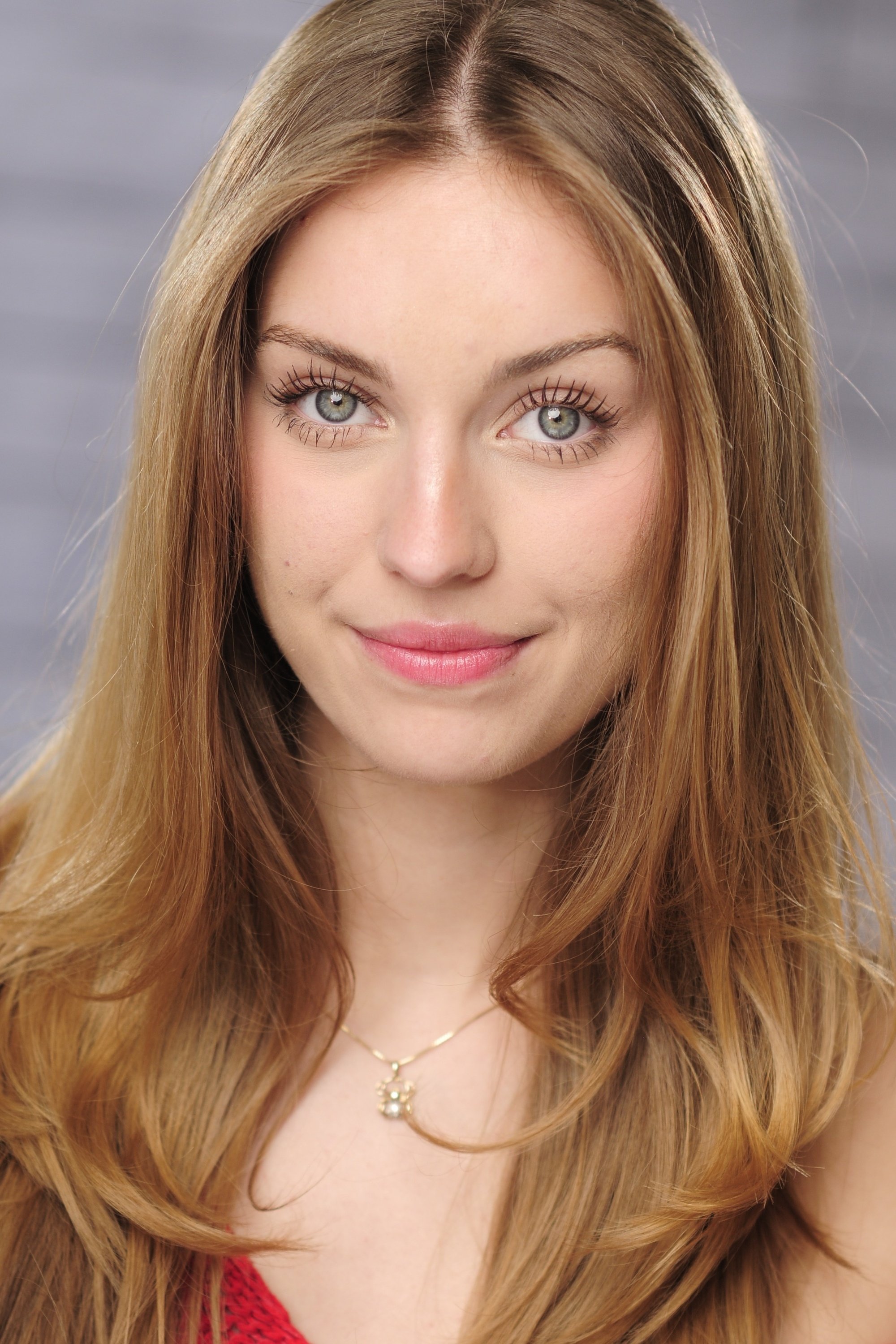 Victoria Kmiec image