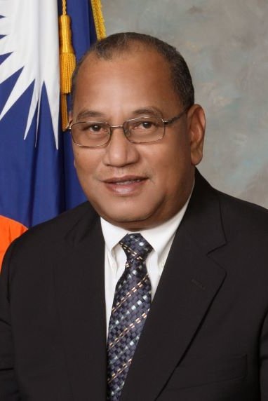 Christopher Loeak image