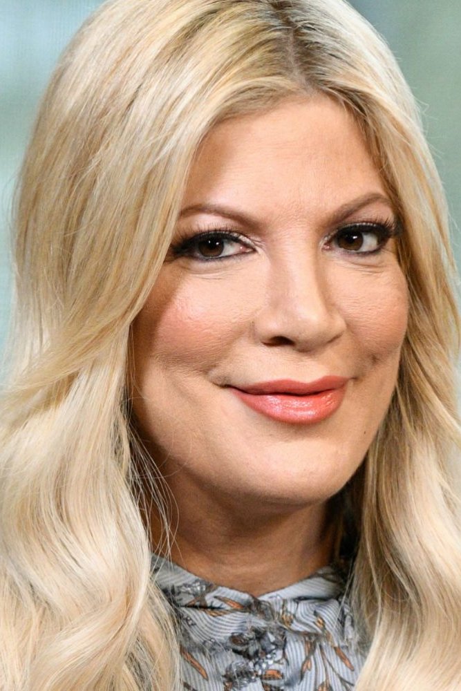 Tori Spelling image