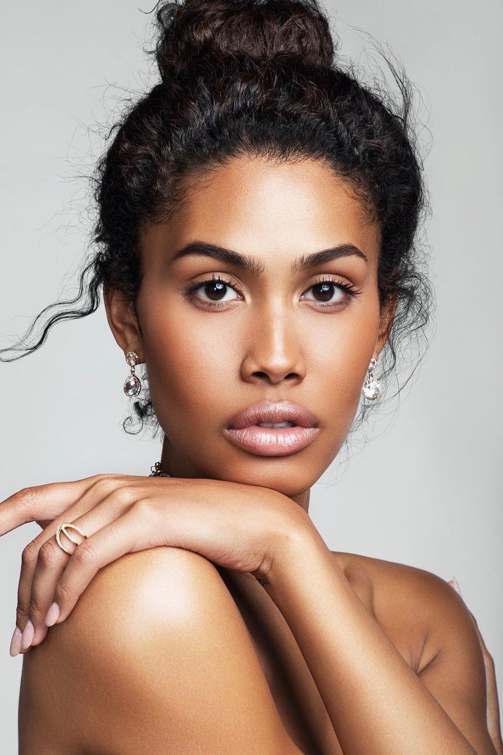 Leyna Bloom image