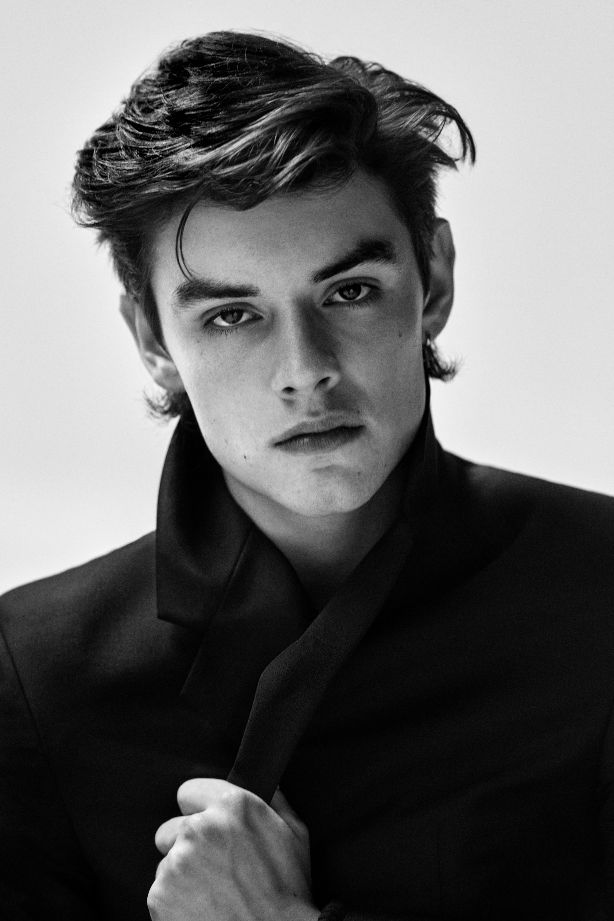 Louis Partridge image