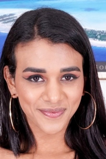 Julia Alves image