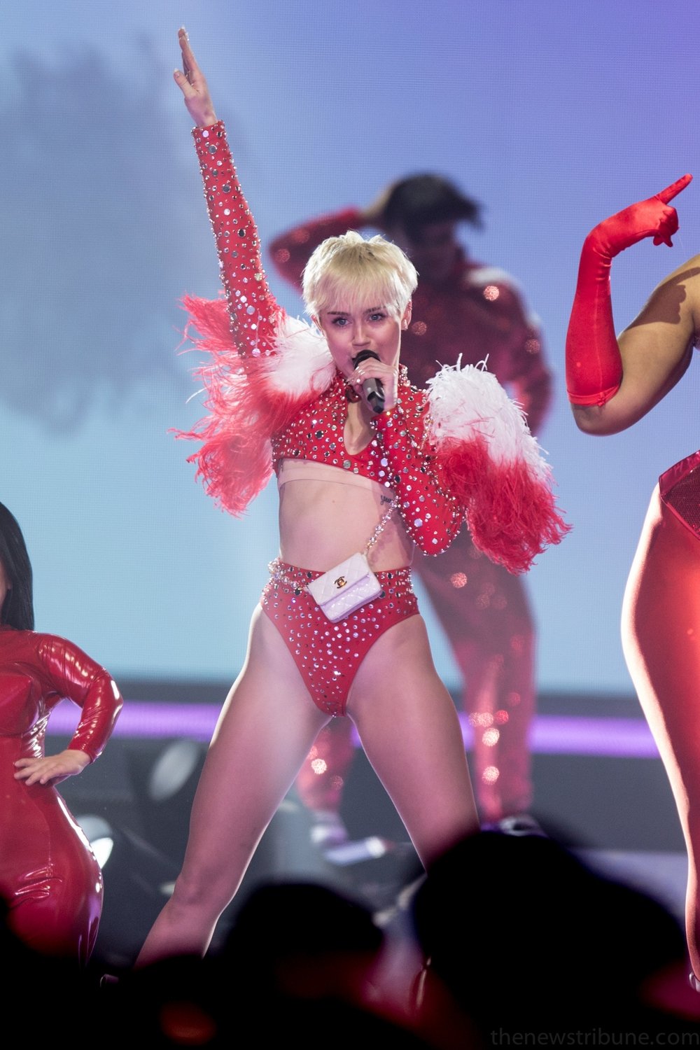 Miley Cyrus Bangerz Tour Imdb Miley Cyrus Bangerz Tour Imdb