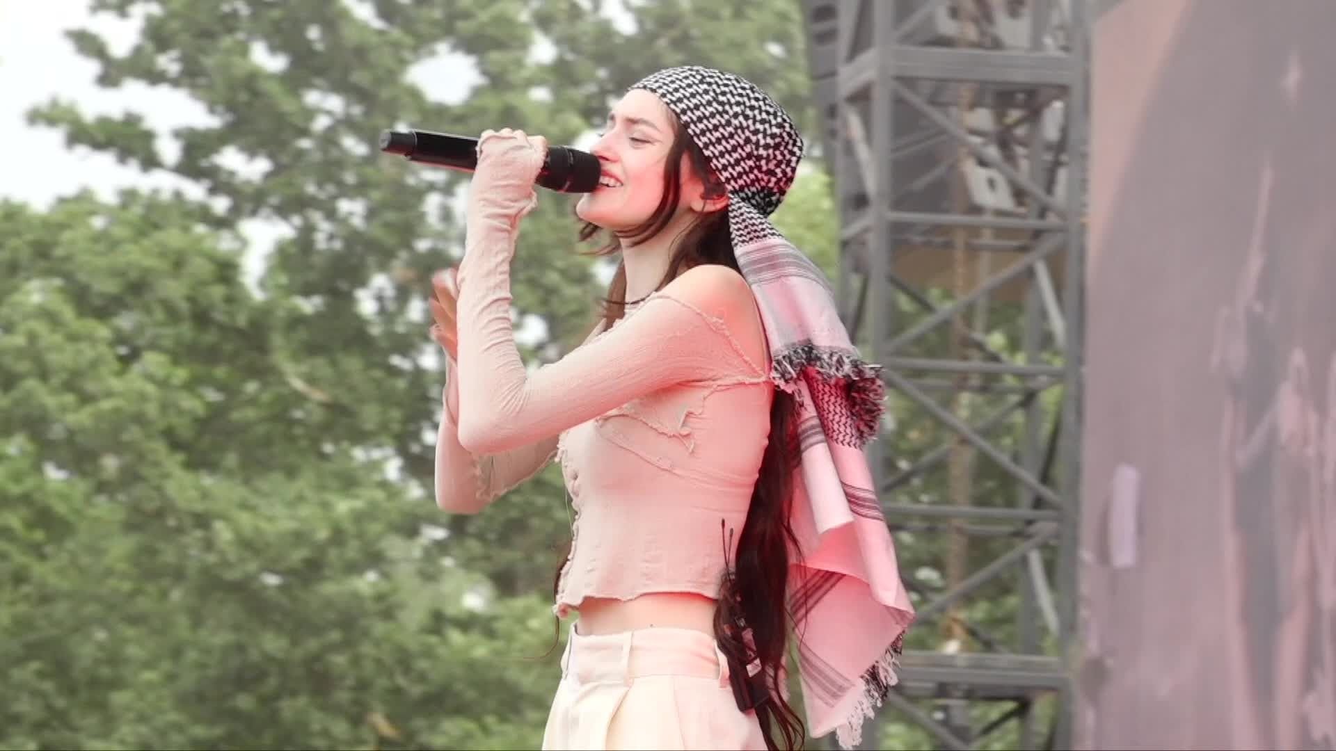Solann en concert aux Vieilles Charrues 2025