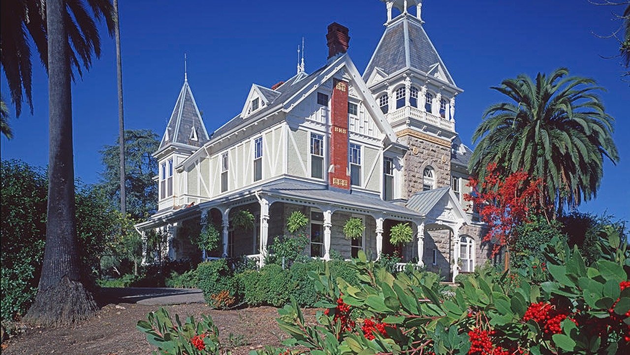 Falcon Crest - Season 4 Episode 3 : Strangers