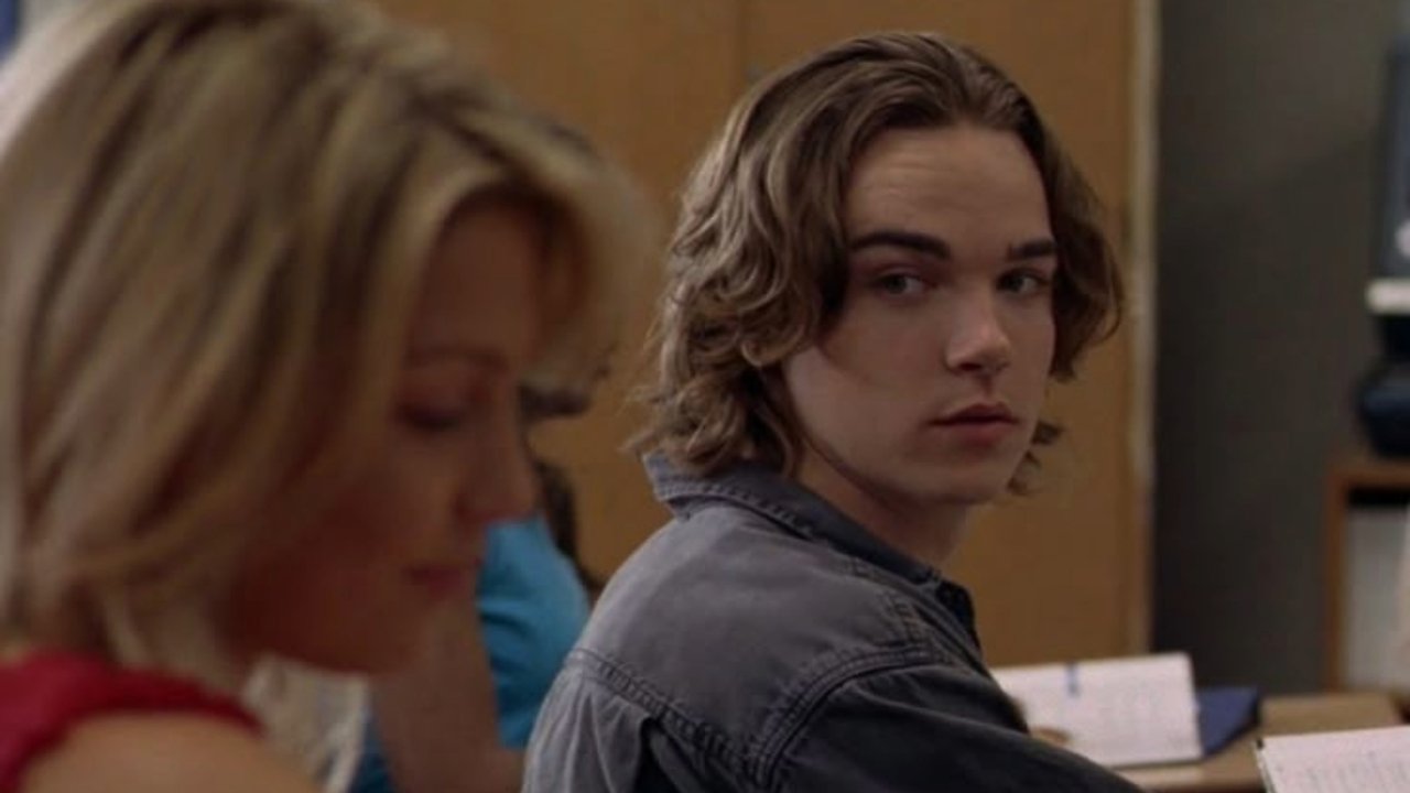 Degrassi - Season 2 Episode 9 : Mirror In The Bathroom