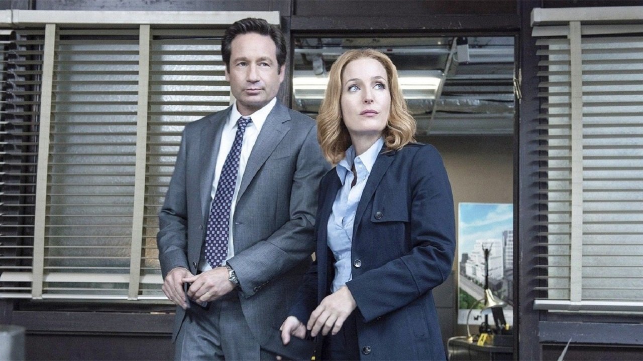 The X-Files - Season 3 Episode 12 : War of the Coprophages