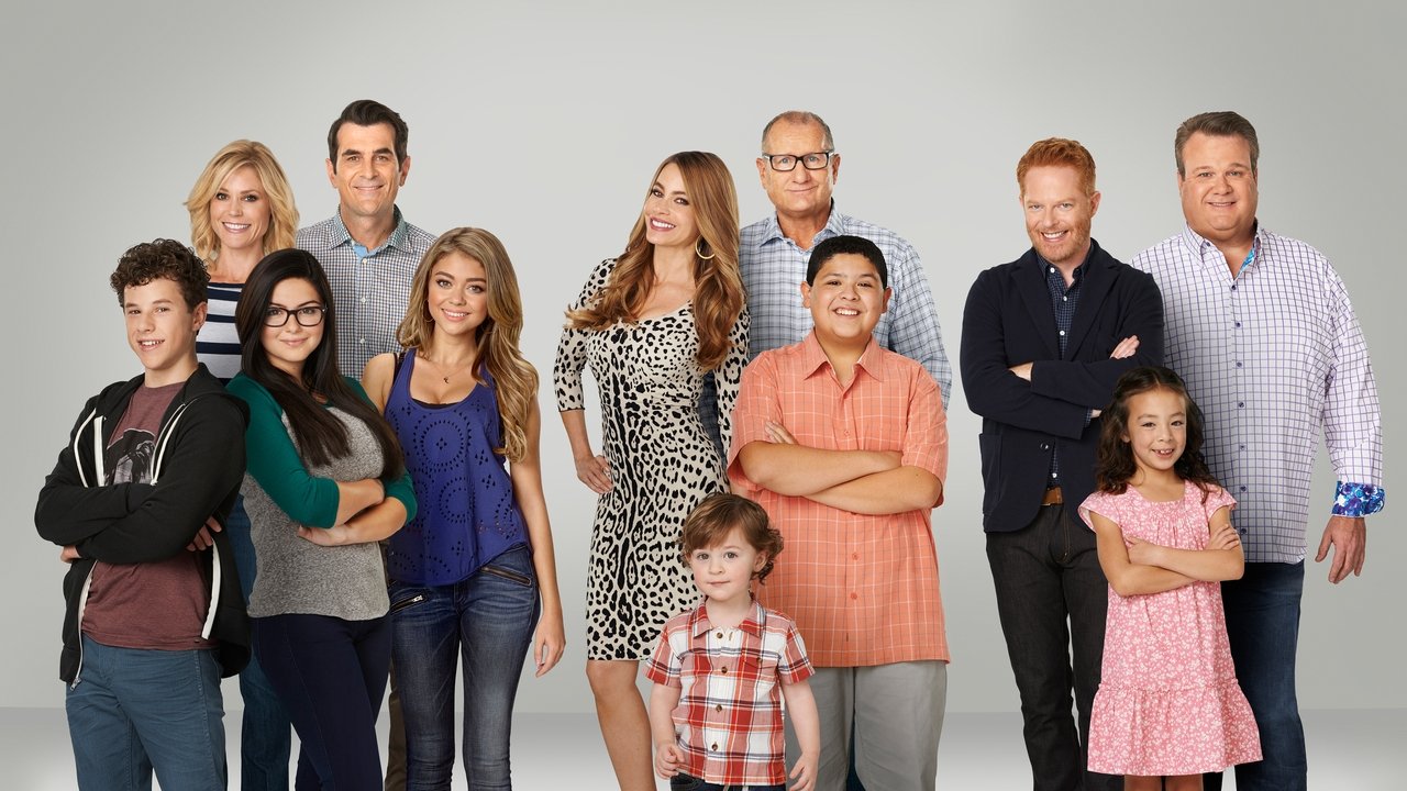 Modern Family Season 10 Episode 1 : I Love a Parade