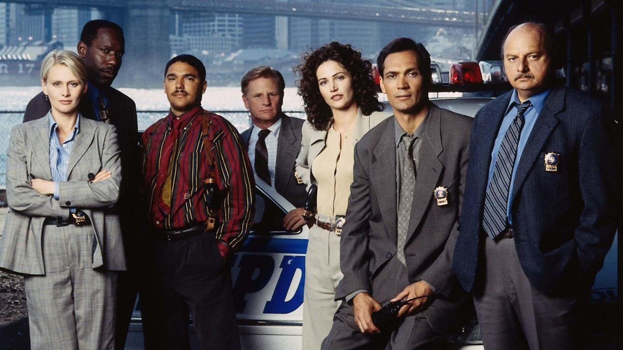 NYPD Blue - Season 1 Episode 19 : Serge the Concierge