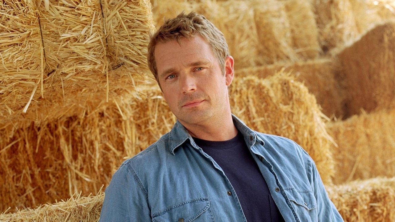 Smallville Season 9 Episode 6 : Crossfire