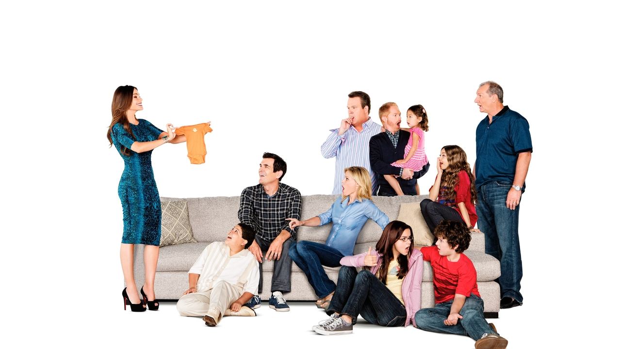 Modern Family Season 8 Episode 21 : Alone Time