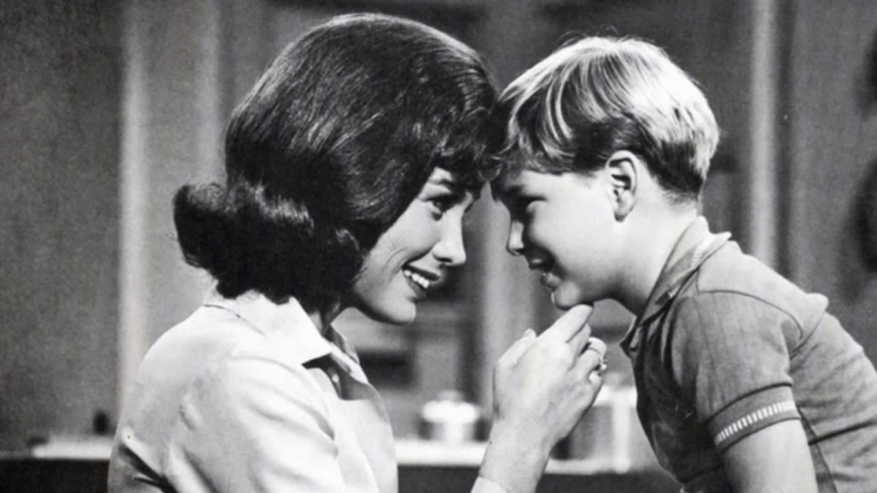 The Dick Van Dyke Show - Season 1 Episode 19 : The Talented Neighborhood