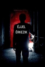 Éjjel érkezik