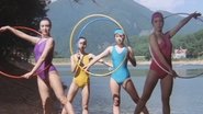 å¥³ä½è²æå¸«ãè·³ãã§éãã¦