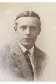 John Noel is Himself-1924 mountaineer & photographer