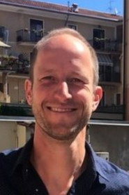 Vincent Huiting is Self - Owner of B&B in Valduggia, Italy