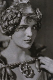 Rosamond Pinchot is Queen Anne