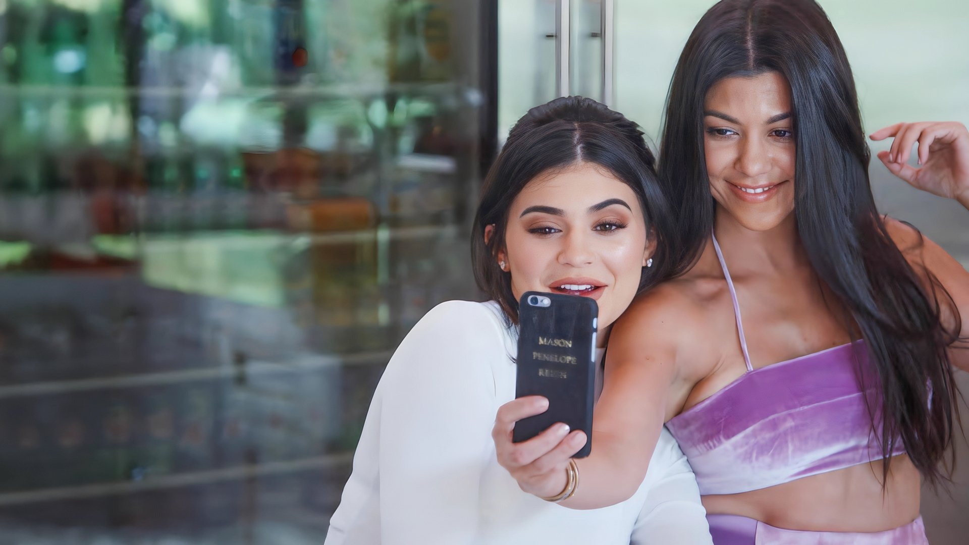 Keeping Up with the Kardashians Season 2 Episode 7 : Kardashian Civil War