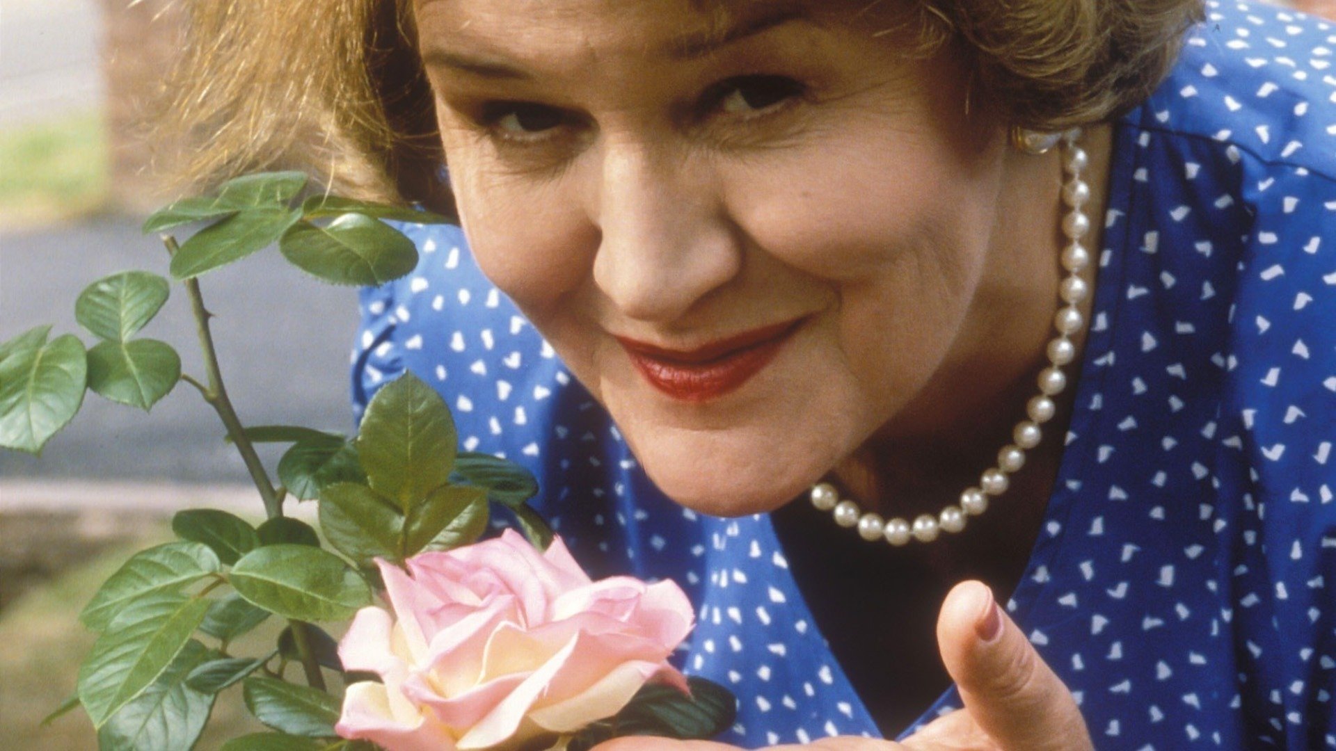 Keeping Up Appearances Season 1 Episode 5 : Daisy's Toyboy