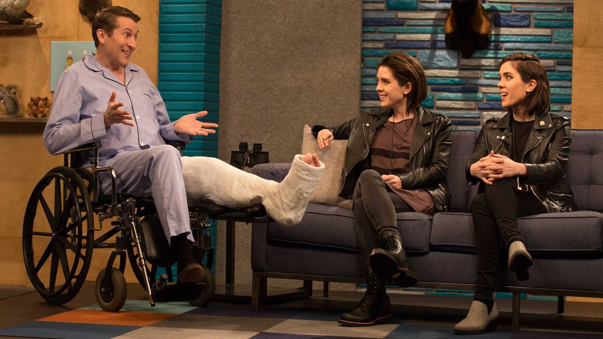 Comedy Bang! Bang! Season 1 Episode 5 : Seth Rogen Wears a Plaid Shirt & Brown Pants