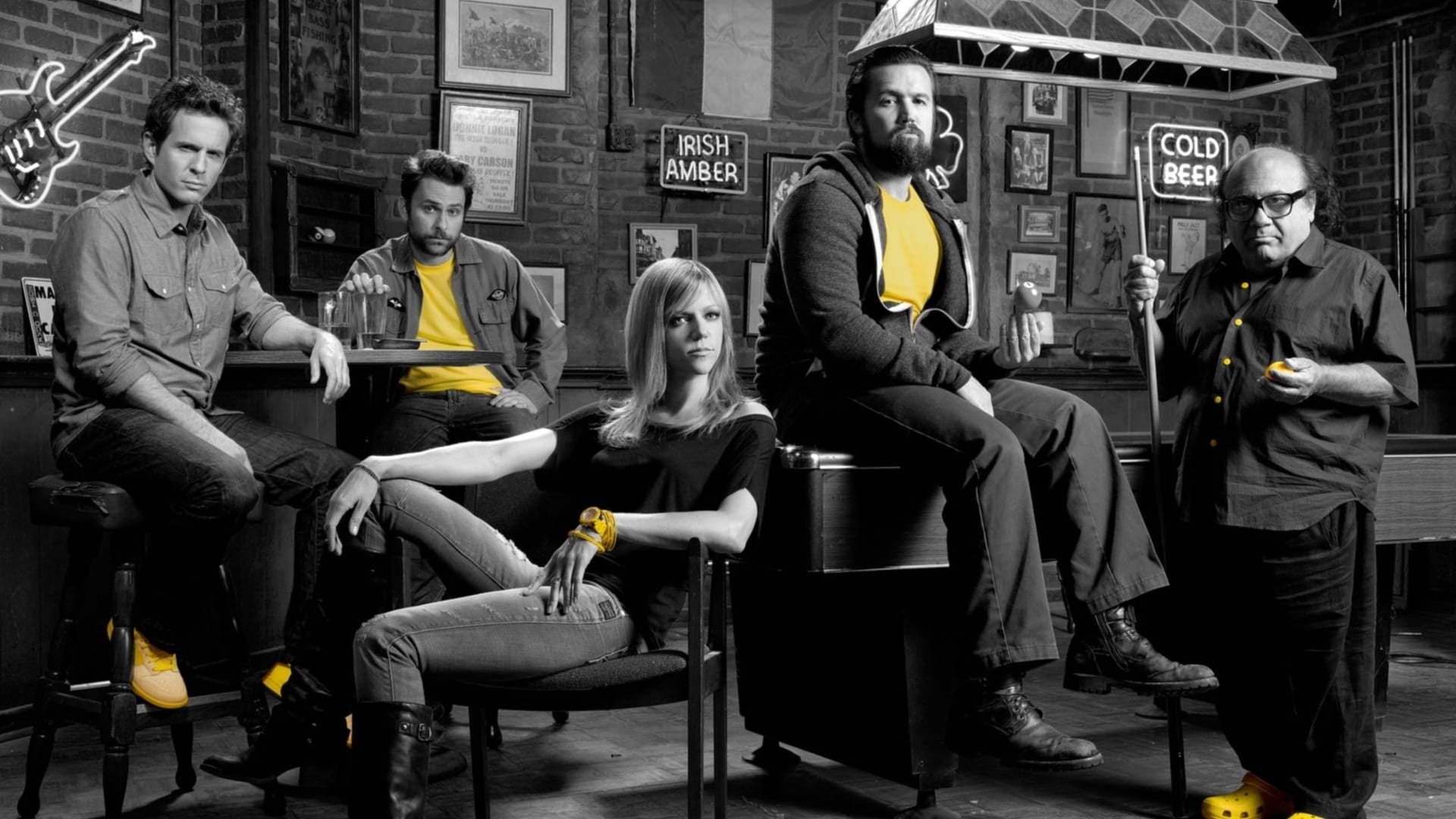 It's Always Sunny in Philadelphia Season 3 Episode 15 : The Gang Dances Their Asses Off