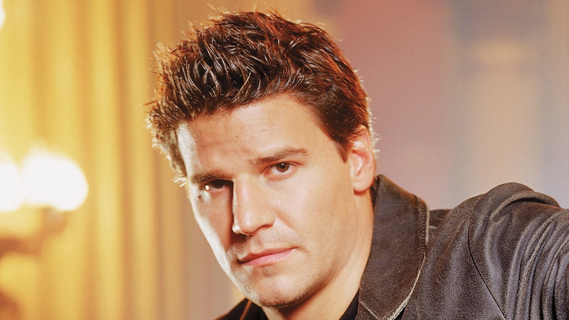 Angel Season 1 Episode 10 : Parting Gifts
