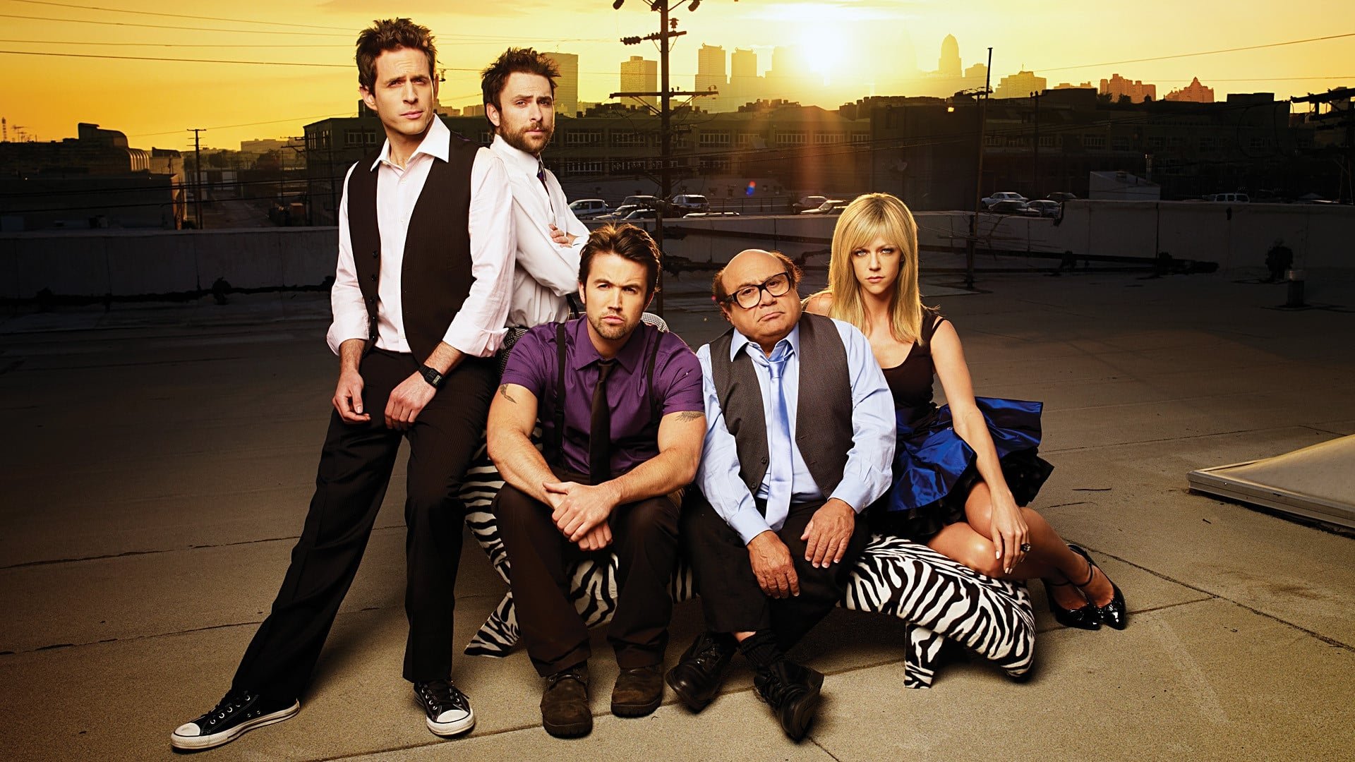 It's Always Sunny in Philadelphia Season 4 Episode 2 : The Gang Solves the Gas Crisis