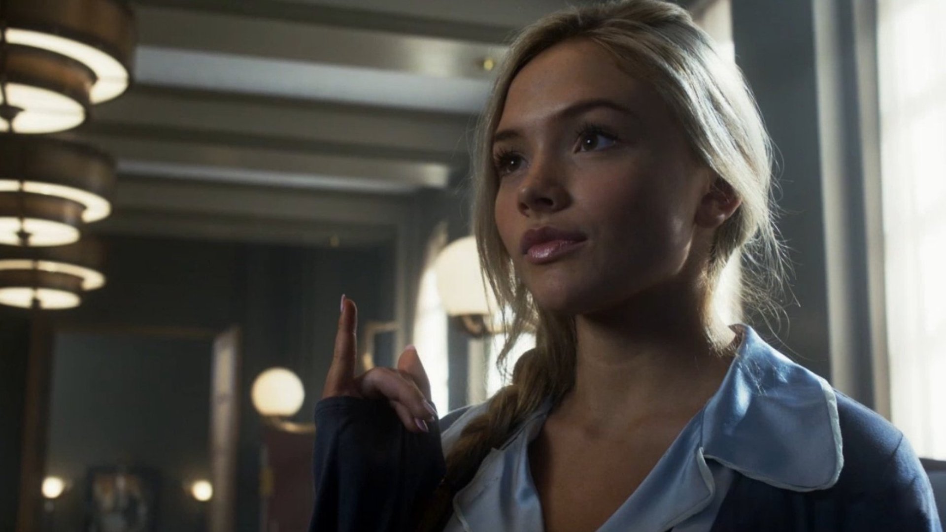Gotham Season 1 Episode 17 : Red Hood