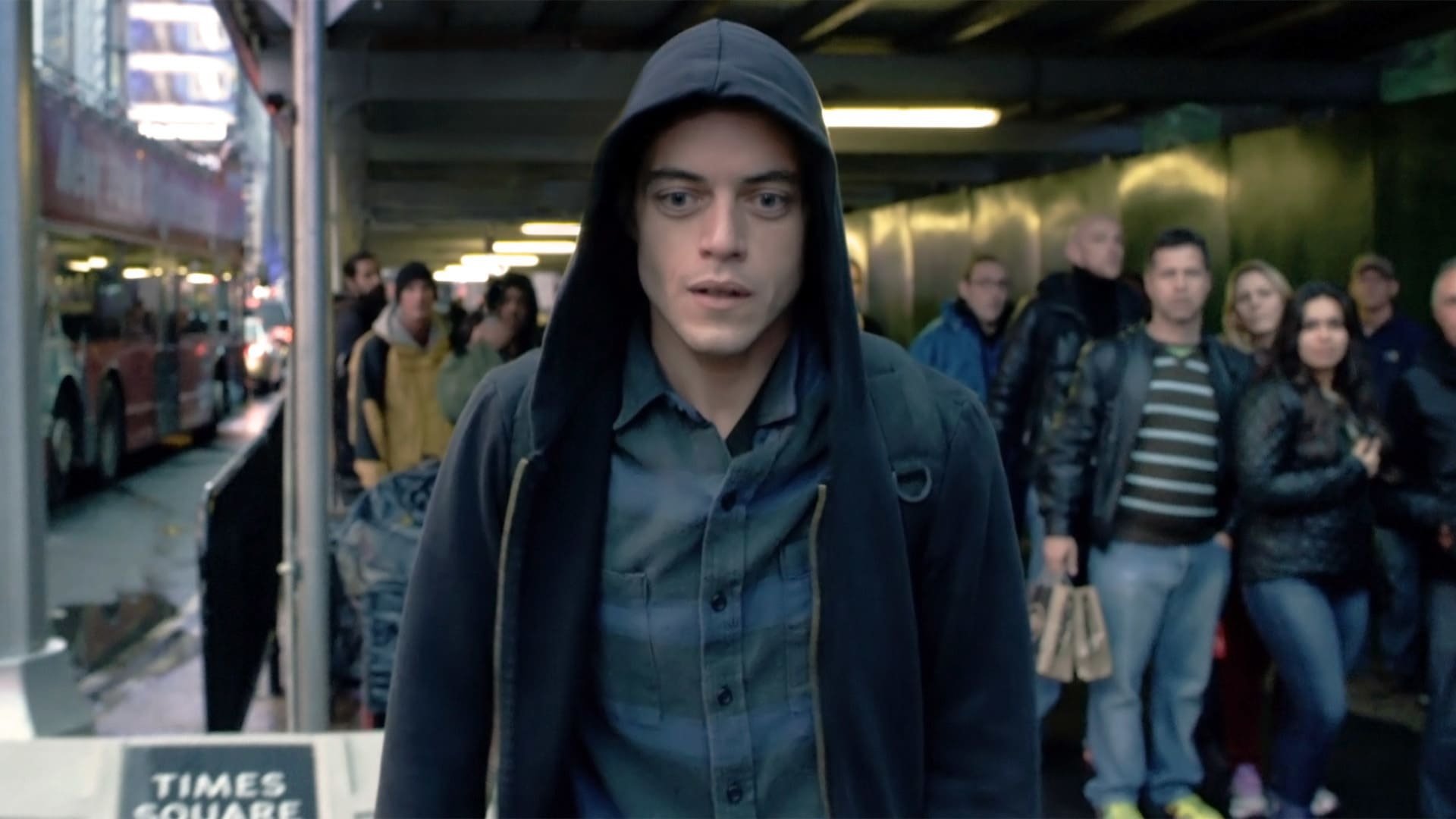 Mr. Robot Season 1 Episode 6 : eps1.5_br4ve-trave1er.asf