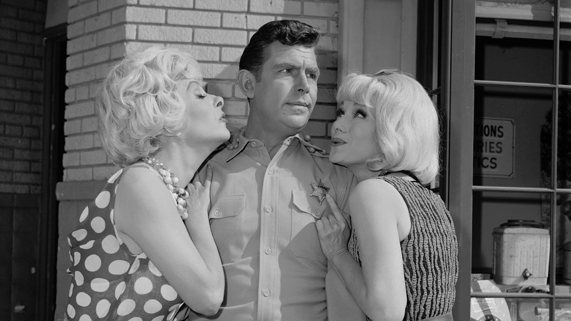 The Andy Griffith Show Season 4 Episode 18 : Prisoner of Love
