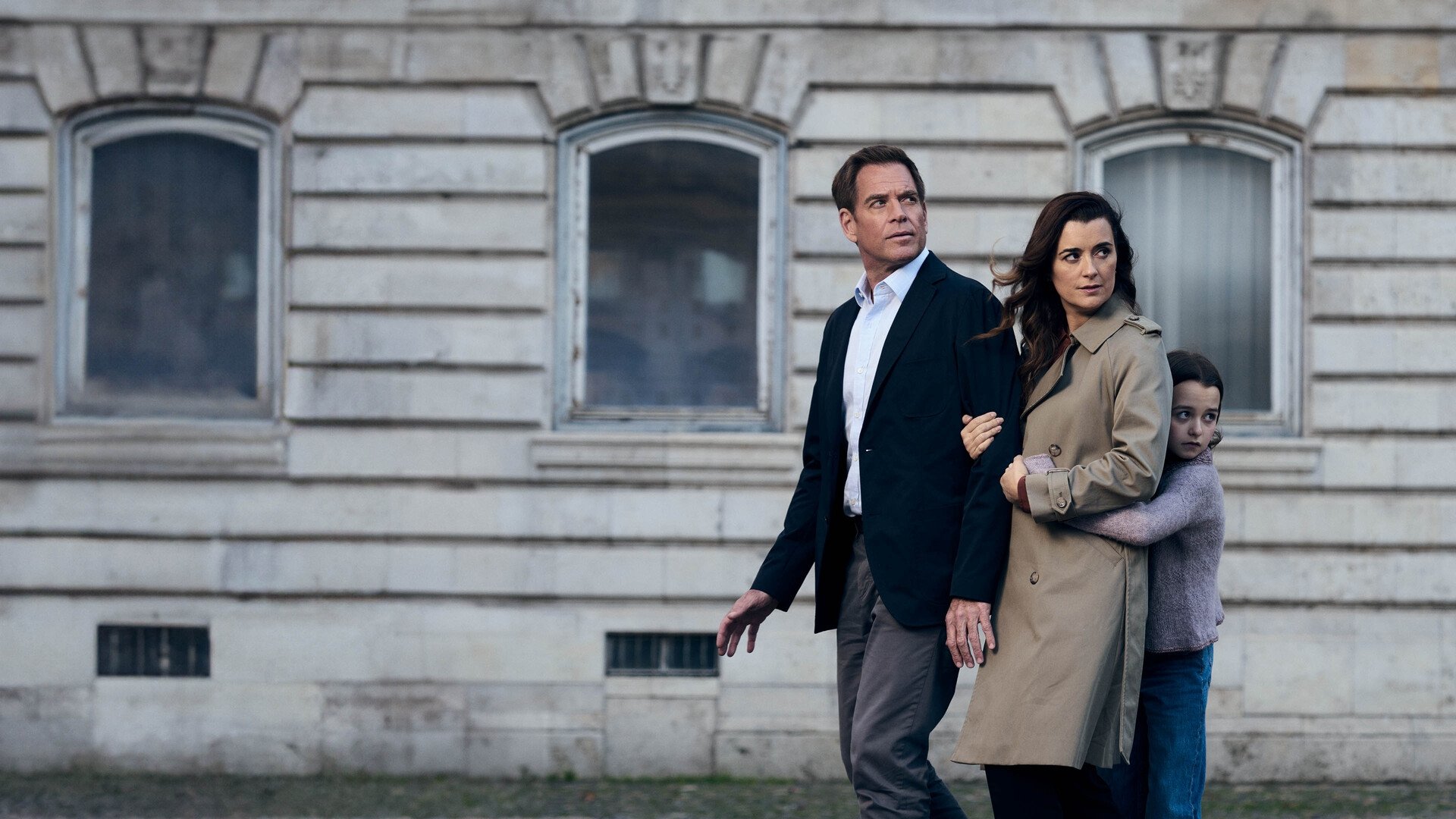 NCIS: Tony & Ziva Season 1 Episode 8 : Fire Sale