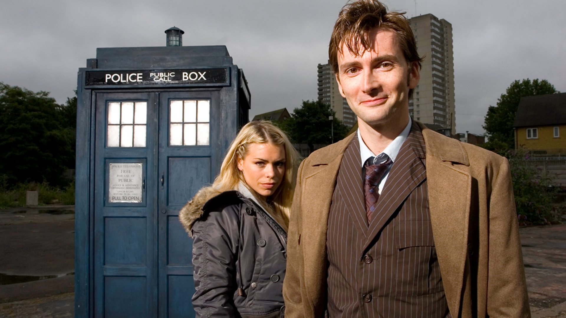 Doctor Who Season 2 Episode 4 : The Girl in the Fireplace