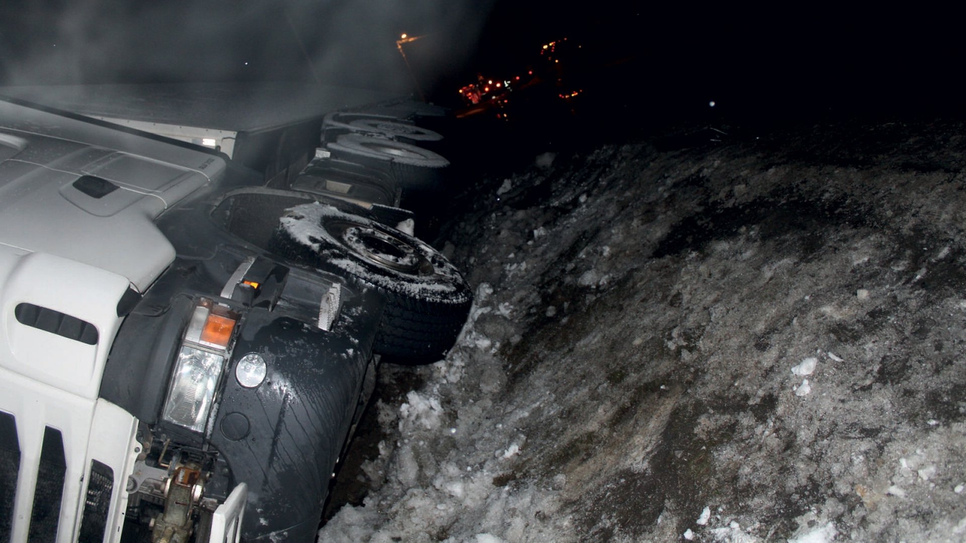 Ice Road Rescue Season 8 Episode 4 : River Rescue