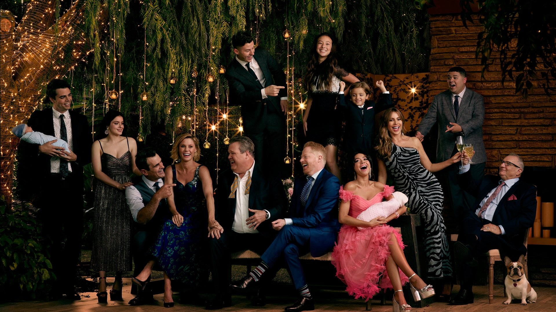 Modern Family Season 11 Episode 5 : The Last Halloween