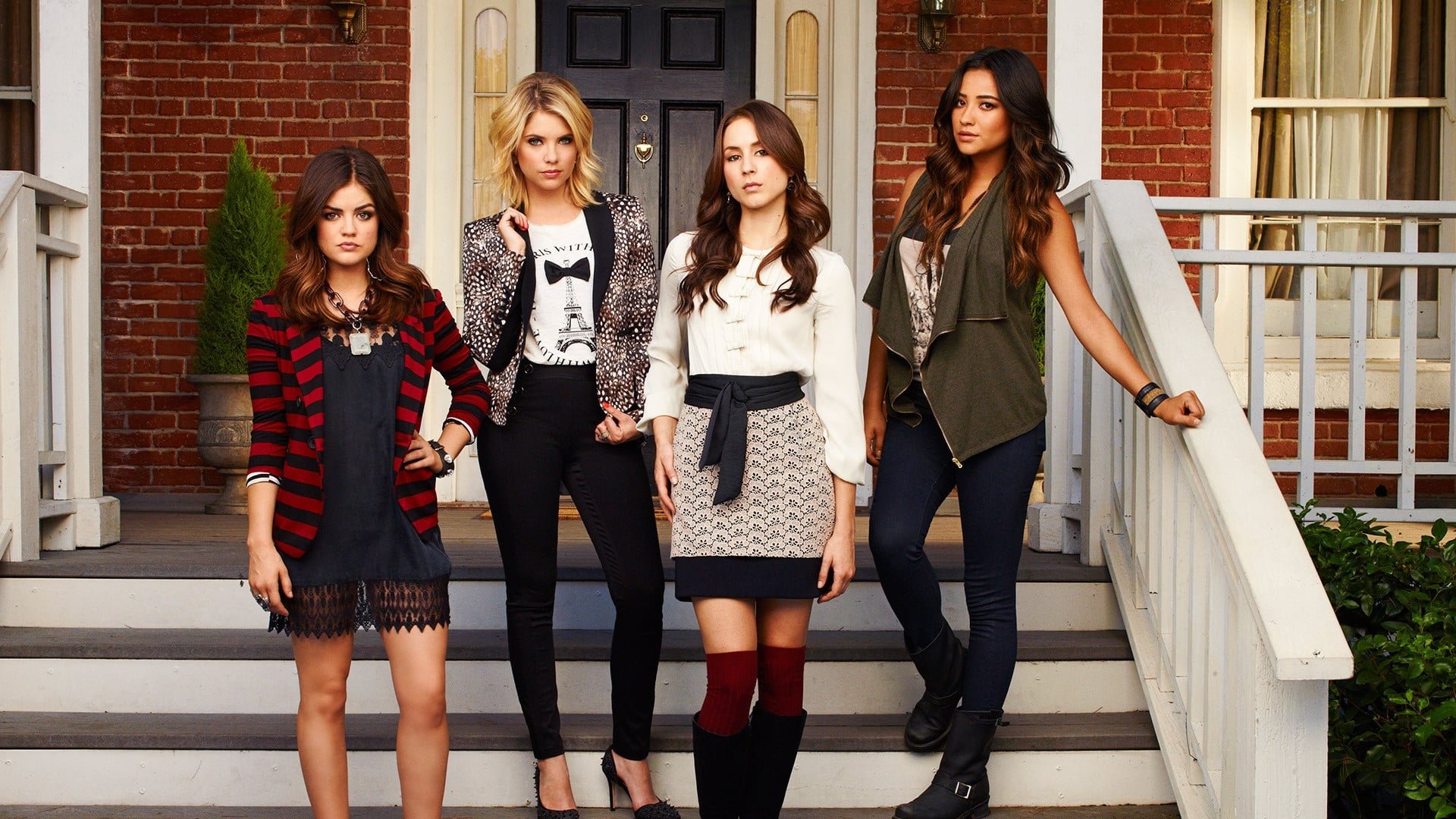 Pretty Little Liars Season 3 Episode 8 : Stolen Kisses