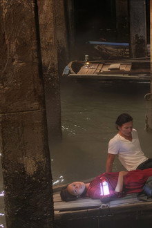 Đập cánh giữa không trung